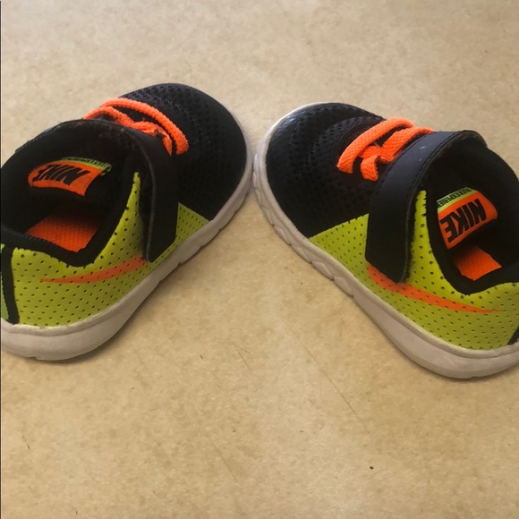 Nike shoes - Picture 4 of 4